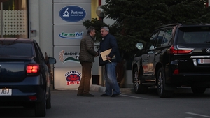 IMAGINI ÎN EXCLUSIVITATE. Sorin Stănescu este unul dintre cei mai mari jucători din industria medicamentelor şi are conexiuni în serviciile secrete. El este miliardarul român care a chefuit 3 nopţi cu fiul lui Trump într-un conac ascuns din Giurgiu! Cei doi au vânat pe domeniul privat de la Singureni şi…