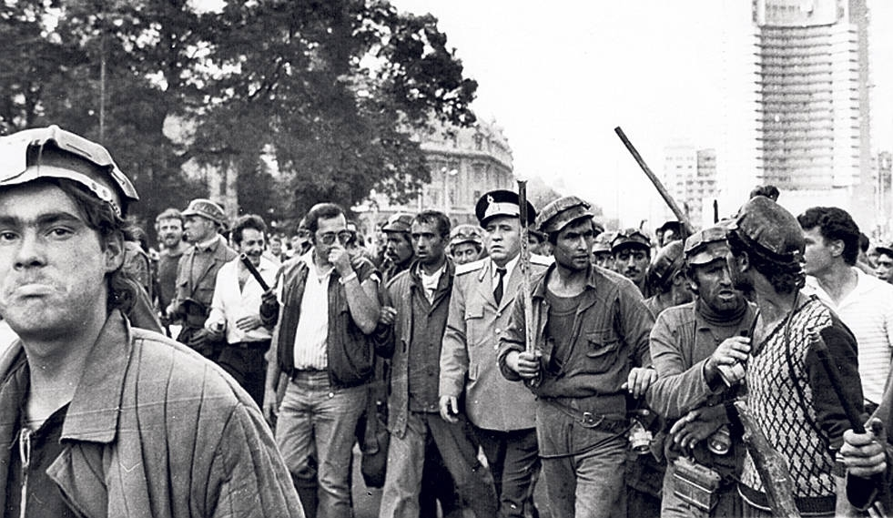 ION ILIESCU, PETRE ROMAN şi MIRON COZMA, trimişi în judecată