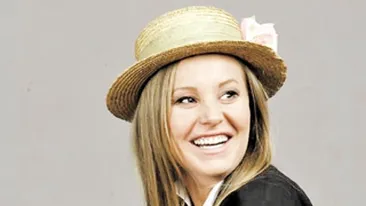 Inainte de a fi actrita, Tania Popa, rusoaica de la Teatrul National, a visat sa faca design vestimentar: Sper ca pana la finele anului 2012 - pana la sfarsitul lumii - sa scot pe podium prima mea colectie