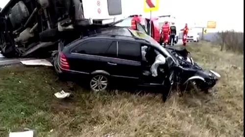 Accident teribil în judeţul Olt. Şoferul a murit pe loc