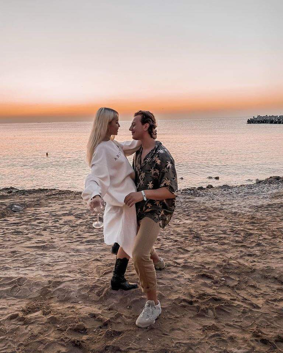Carmen Grebenișan, în război cu fanii! Oamenii judecă înfățișarea iubitului ei și spun că nu se potrivesc deloc. Cât de acid le-a răspuns influencerița
