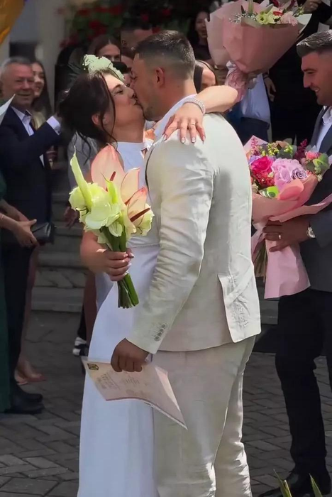 Vlad Ghermănescu de la Insula Iubirii s-a căsătorit! Primele imagini de la cununia civilă a fostei ispite de la Antena 1