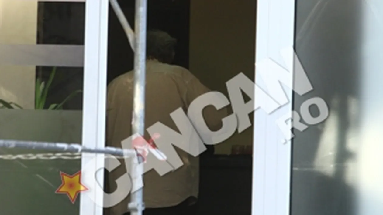 Metrosexual inflacarat la 76 de ani. Scene de infarct cu Florin Piersic! A iesit de la solar pe jumatate dezbracat sI cu chilotii in mana