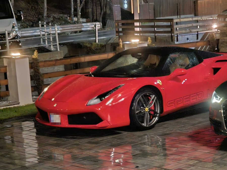 De ziua lui, Cătălin Botezatu și-a făcut cadou un Ferrari
