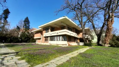 Cum arată azi vila de lux a lui Nicolae Ceaușescu din Timișoara, clădirea cu buncăr și piscină