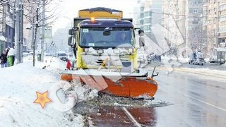 Peste 300 de utilaje au scos asfaltul la lumina! Capitala, deszapezita peste noapte