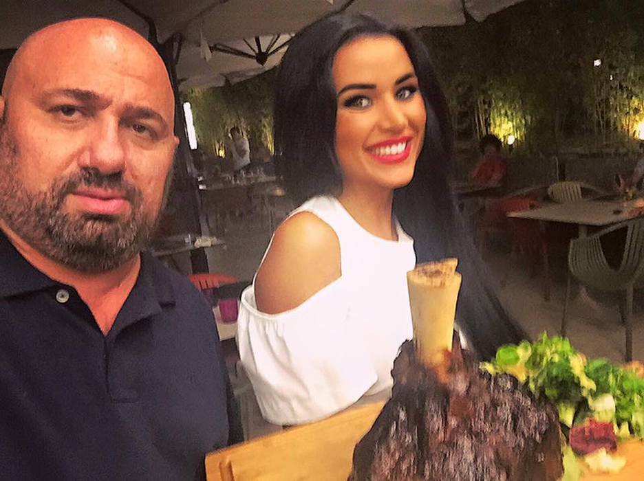 Daniela Crudu și Chef Cătălin Scărlătescu, surprinși în ipostaze tandre! Nimeni nu se aștepta la asta