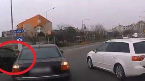 Un șofer neglijent a tăiat calea unui alt bărbat, dar a amuțit când a văzut cine era acesta