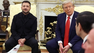 Cât costă costumul pe care Volodimir Zelenski l-a purtat în SUA? Donald Trump l-a complimentat pentru ținută