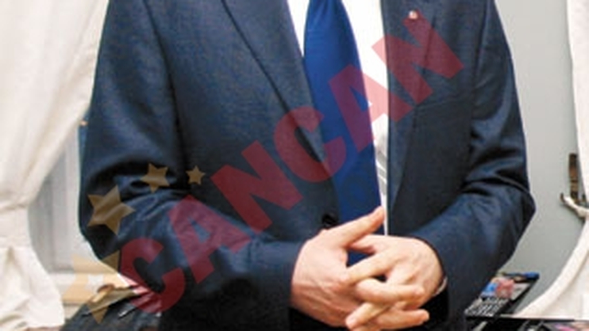 S-a lansat primul card de credit cu oglinda