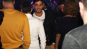 Vincenzo nu pare afectat de separarea de Antonia. A petrecut in club pana dimineata! Vezi imagini exclusive