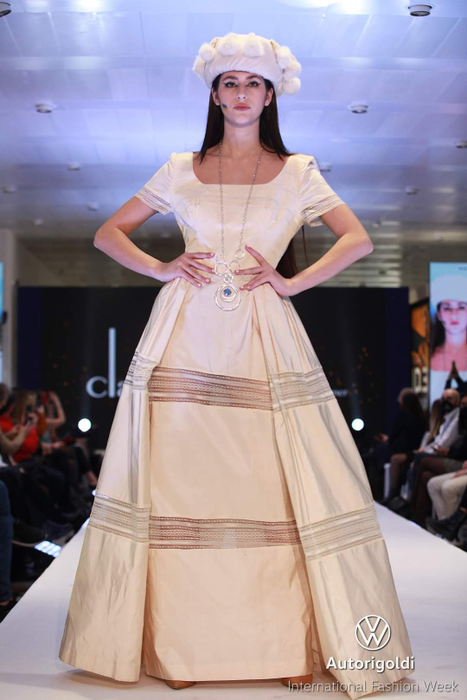 Raisandra, solidară cu poporul ucrainean la “Milano Fashion Week”. Gestul de suflet pe care l-a făcut pe scenă, în timpul defilărilor și reprezentațiilor | FOTO + VIDEO