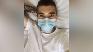Ajutați-l pe Alex! Are 22 de ani, a fost diagnosticat cu leucemie, dar e cu zâmbetul pe buze: ”E provocarea mea, nu o boală!“