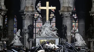 Gestul care a emoționat o lume întreagă! O fetiță de 9 ani a donat bani pentru Notre Dame