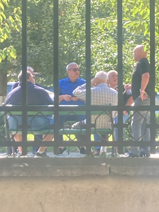 Impresarul Victor Becali  a fost singurul prezent din familia Becali. Vărul Gigi nu a venit personal să își comemoreze fostul amic, fiind marele absent al nefericitului eveniment (Foto: CANCAN.RO)