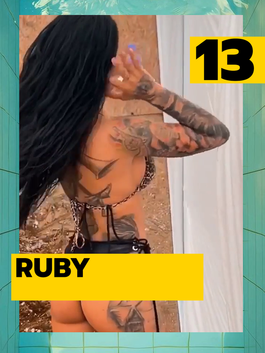 TOP 40 vedete care s-au „jucat” sub duş. Mădălina Ghenea, Ilinca Vandici sau Ruby au scos la înaintare tot ce au mai de preţ în dotare!