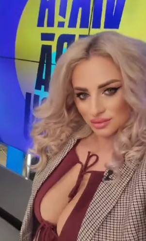 De ce Sânziana Buruiană alăptează de 10 ani. Nu și-a înțărcat fiicele deoarece „Mie îmi place să…”
