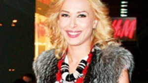 Iulia Vantur are reteta frumusetii: "O gandire pozitiva, o alimentatie echilibrata si incerc sa fiu cat mai activa"