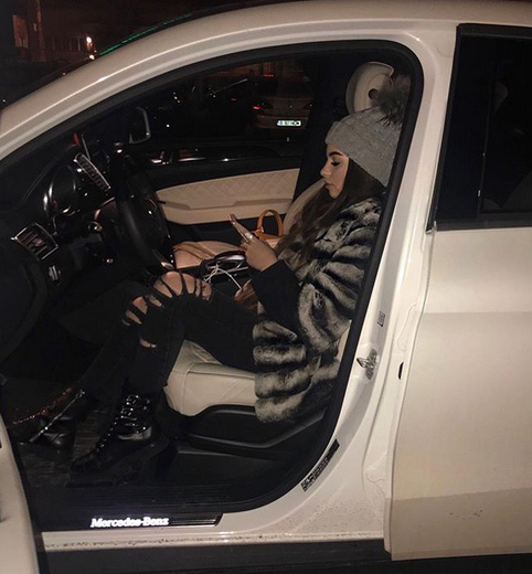 Jessica Rus într-un Mercedes superb, autoturismul ei