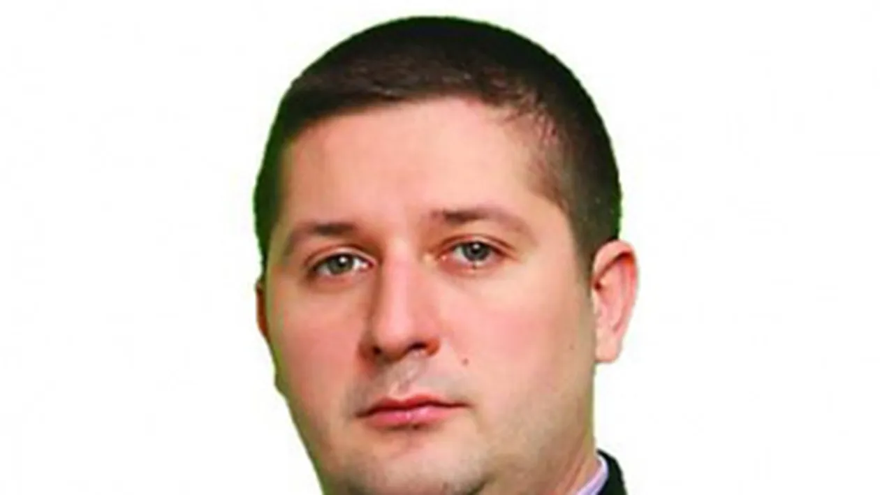 Un jurnalist de la Realitatea TV a fost batut crunt de doi barbati! Dan Bucura: A fost un pumn in ochi si am auzit ceva foarte surprinzator. Mi-a spus: Mai apari in m...tii m..ii la televizor!