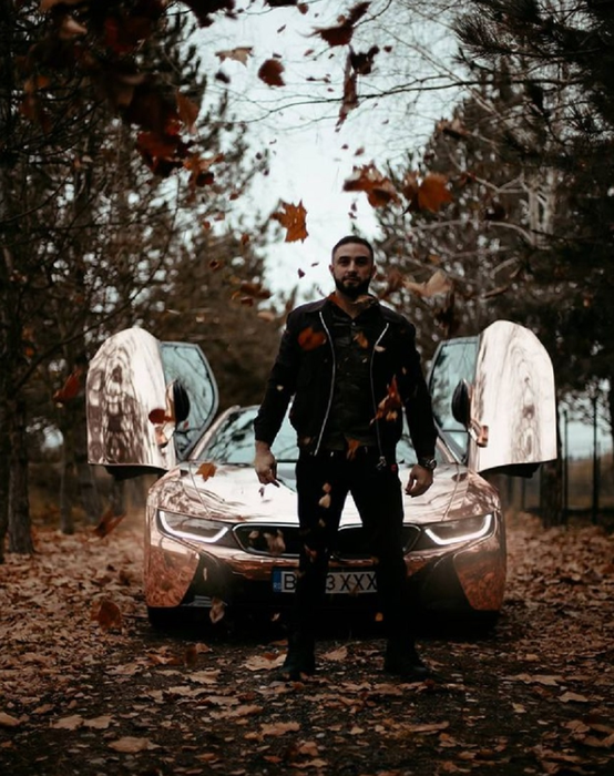 John Albert și BMW-ul lui I8 Rose Gold / Sursă foto: Instagram