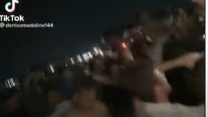 Distracția din cluburi a continuat pe plajă, în Costinești. Mii de oameni au ignorat măsurile de protecție