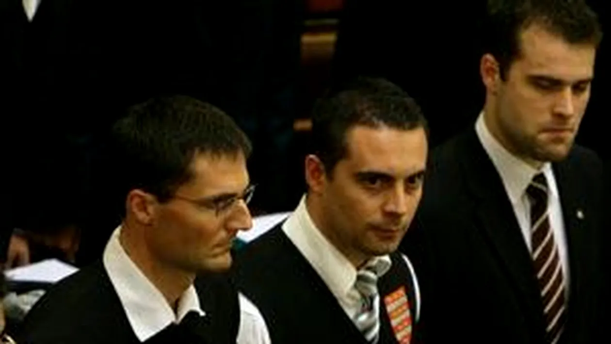 Liderul partidului ungar de extrema-dreapta Jobbik a purtat vesta Garzii Ungare la depunerea juramantului