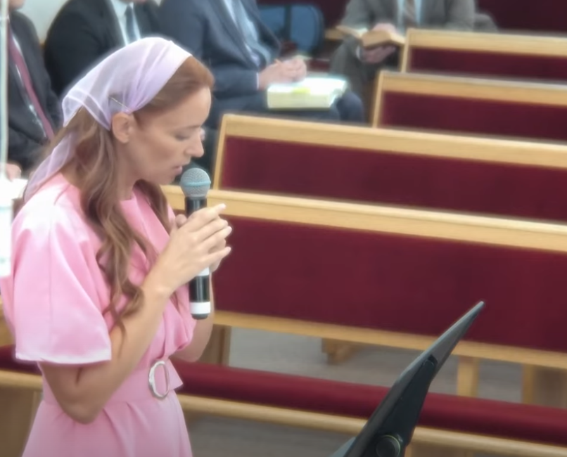 Diana Dumitrescu, schimbare radicală de look după ce s-a pocăit. Imagini cu vedeta din biserică