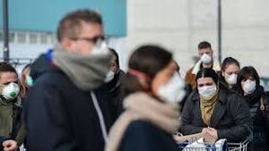 Marea Britanie ia masuri drastice! În curând oamenii vor purta măști de protecție peste tot în zonele publice