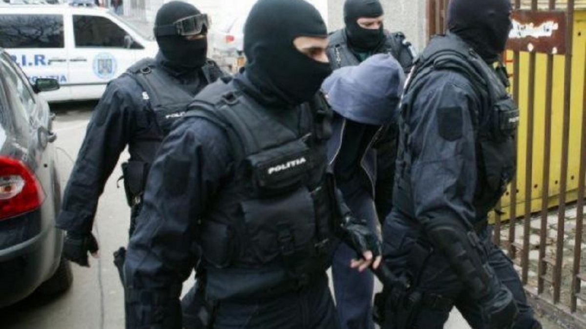 Dealer prins că lua coletul cu droguri de la curierat. Bărbatul primise pachetul din Spania