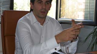 Nunta anului a fost la un pas sa ramana fara nas! Ionut Lupescu l-a salvat in ultima clipa pe Adrian Tarau. Vezi cine este omul politic pe care l-a inlocuit "Kaiserul"