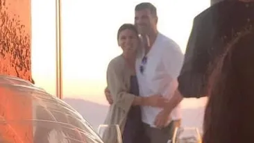 Imagini exclusive. Cum au fost fotografiați, de către un român, Simona Halep și iubitul ei, în Santorini
