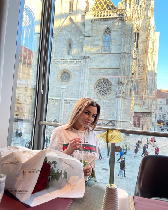 Soția actualului partener al artistei Carmen de la Sălciua, mesaj dur. Ce îi transmite vedetei: „E o falsă, își minte fanii”