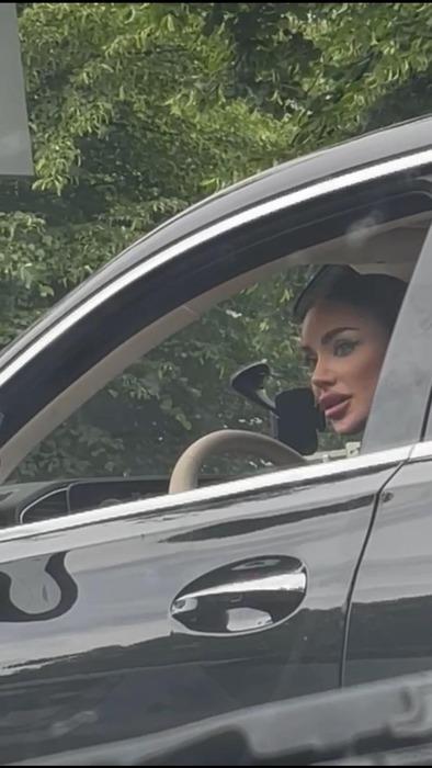 Bianca Drăgușanu se ceartă cu un individ în trafic/ Sursă foto: CANCAN.RO