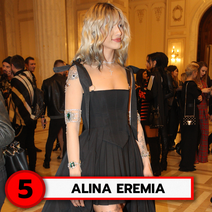 Top 30 cei mai discreți sâni din showbiz. Ce poziții ocupă Corina Caragea, Sandra Izbașa sau Iulia Albu?!