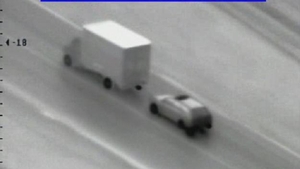Cascadoriile uluitoare la care au apelat niște hoți români pentru a goli un TIR în trafic, cu 100 km/h VIDEO