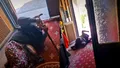 Imagini revoltătoare cu un preot din România care trântește o bătrână la pământ, în lăcașul de cult: „Vii nespălată în biserică”