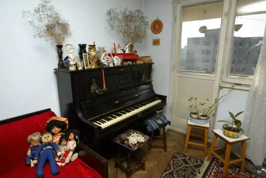 Cum arată casa Adrianei Iliescu? Locuieşte în condiţii grele, alături de Eliza