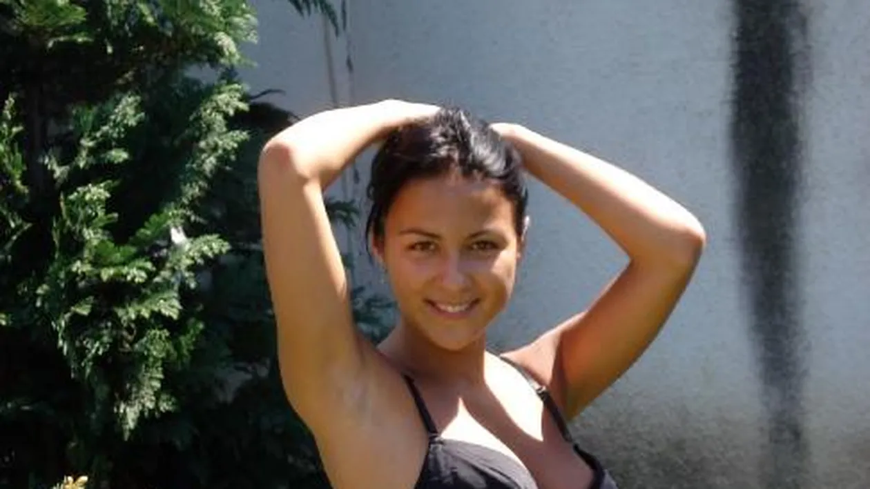 Imagini de colectie cu Ioana Nut, pozand dezbracata cu un copac intre fese! Asa arata cand l-a cucerit pe Tamas