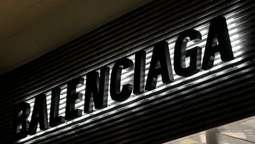 Cum arată noua colecție a casei de modă Balenciaga. Un început aparte pentru moda masculină