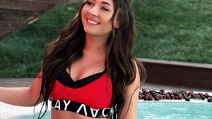Nicole Cherry s-a pozat la piscină, iar fanii au „taxat-o”: „Ești grăsană!”