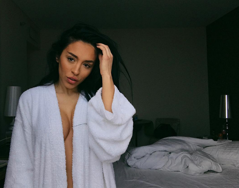 Ruby, fotografie de infarct! S-a pozat fără sutien