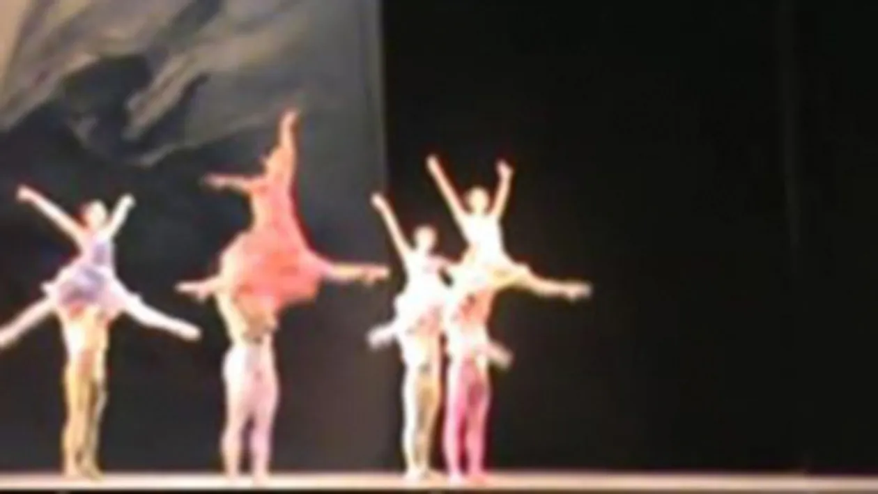 VIDEO Un coregraf roman face senzatie in Italia cu spectacolele sale de balet!