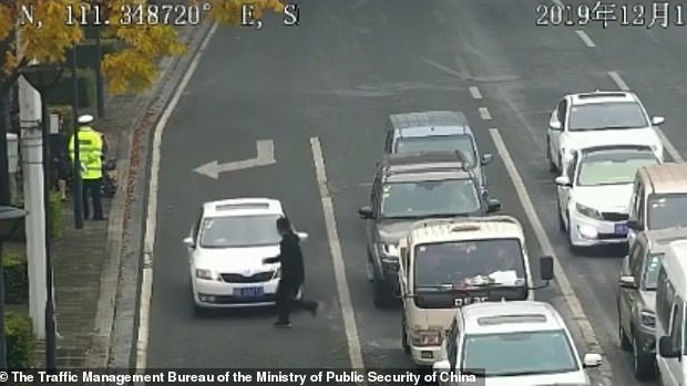 Accident șocant! Soțul și soția nu erau împreună, dar au fost loviți de două mașini, în același loc, la 10 minute distanță! VIDEO