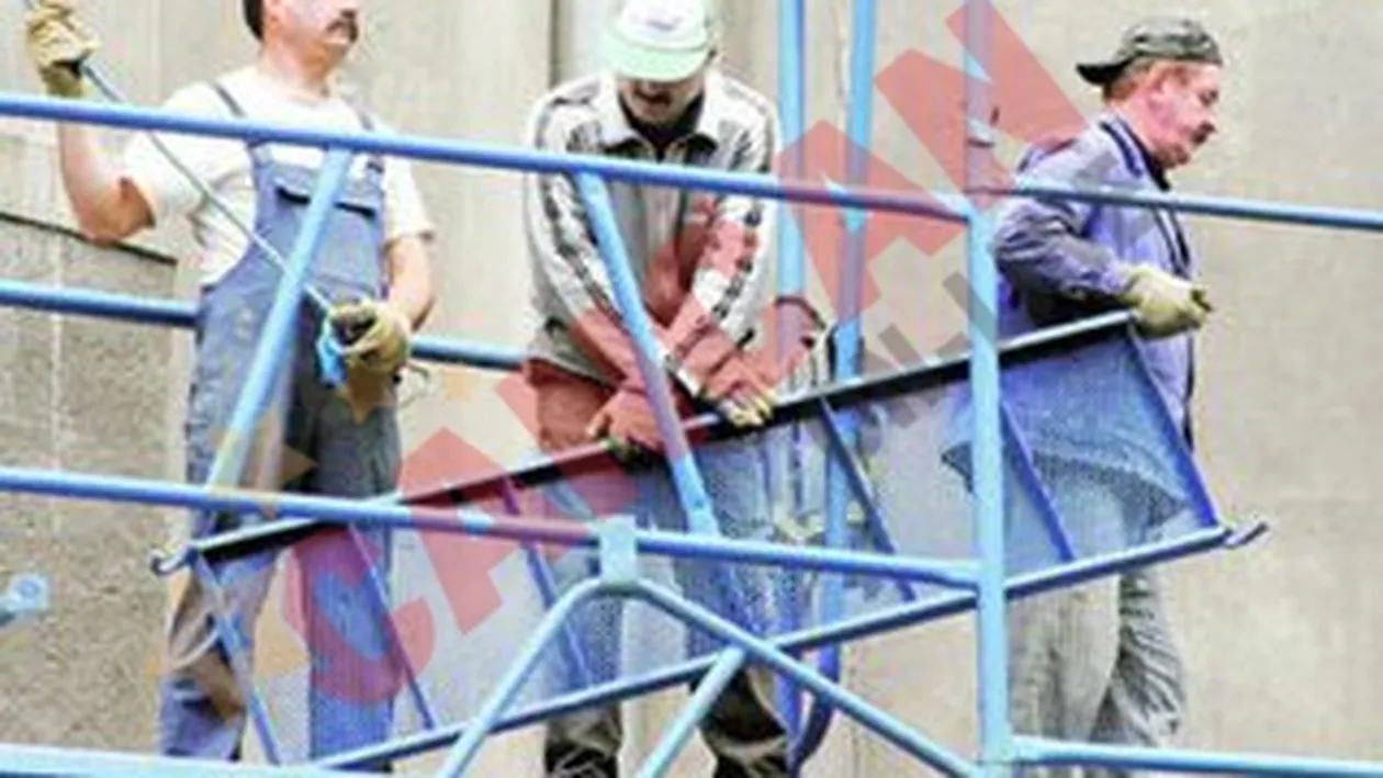 Un muncitor a murit dupa ce a cazut de la 4,5 metri