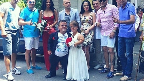 Cum arată fetiţa Piticului Colorado la un an de la moartea acestuia! Imagine emoionantă cu micuţa care şi-a pierdut tatăl când avea numai 6 luni