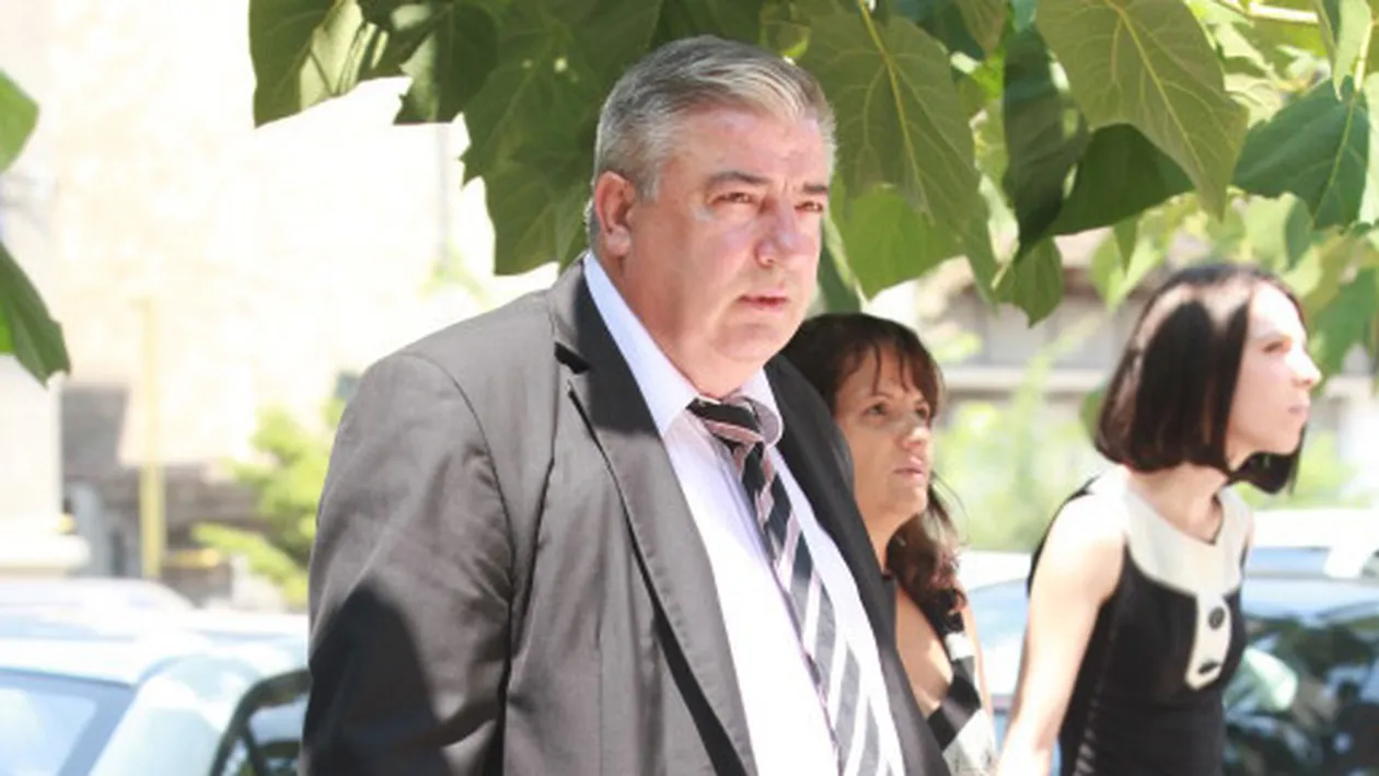 Tatal lui Serban Huidu, cufundat in datorii. Vezi aici la ce masuri extreme a luat afaceristul pentru a nu-si pierde casa!