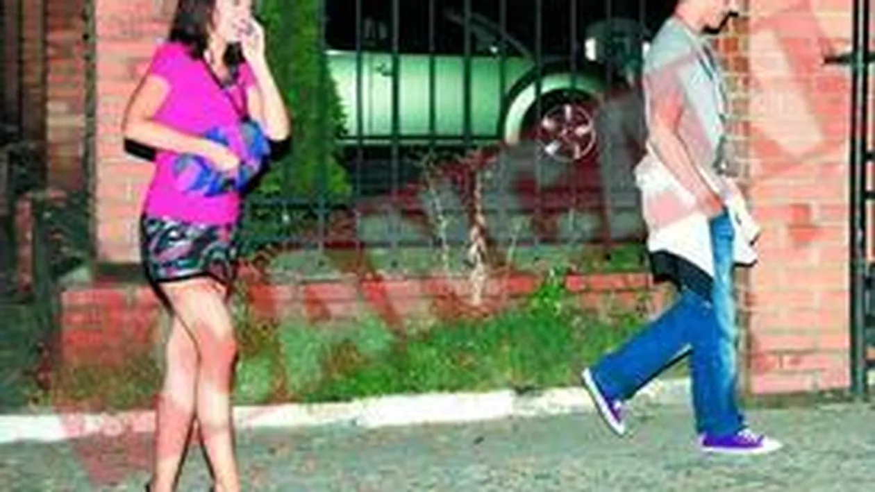 A baut si a sarit de gatul lui