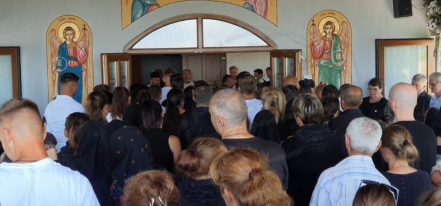 Imagini de la înmormântarea lui Cristian Molnar/ sursă foto: presasm.ro