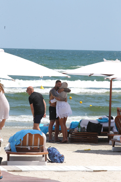 Alex Bodi și Bianca Drăgușanu, romantici pe plajă